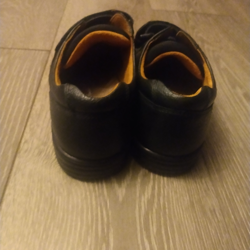 Shoe - Picture 3 of 5